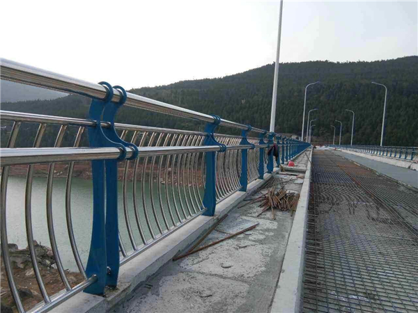 三明不锈钢桥梁护栏防腐措施的重要性及实施策略